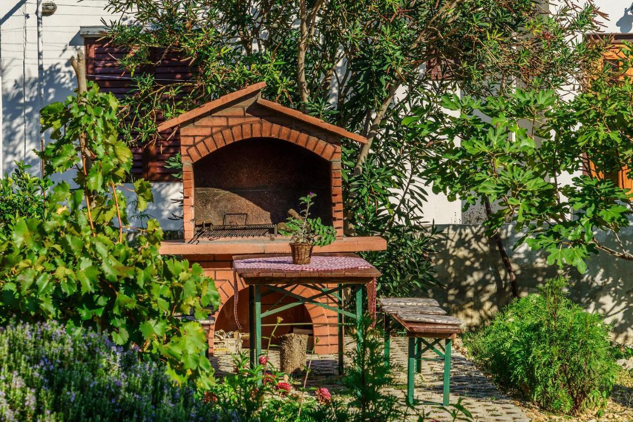 Apartmani Amila-ピサック エクステリア 写真