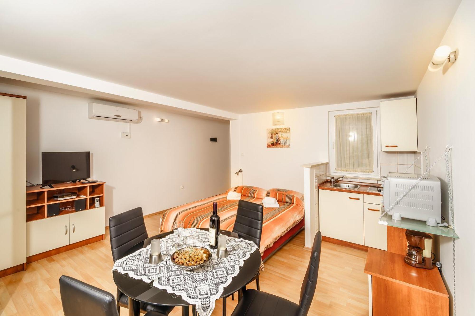 Apartmani Amila-ピサック エクステリア 写真