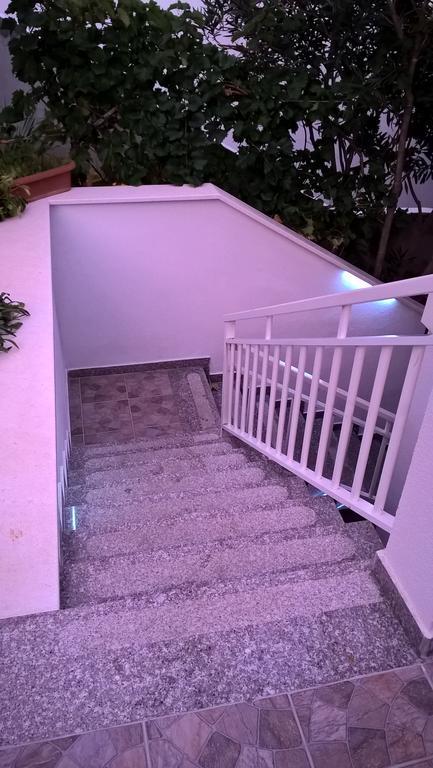 Apartmani Amila-ピサック エクステリア 写真