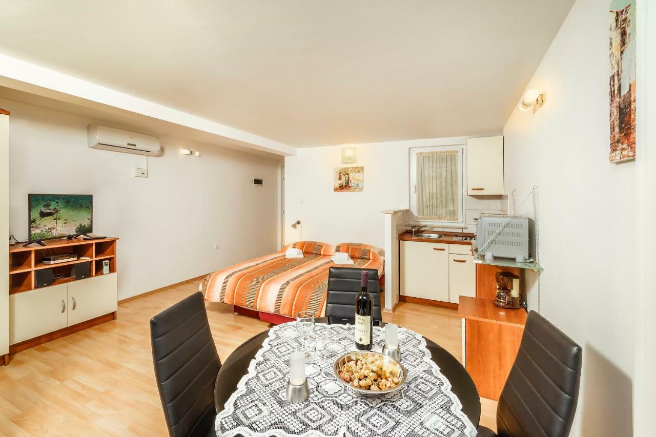 Apartmani Amila-ピサック エクステリア 写真
