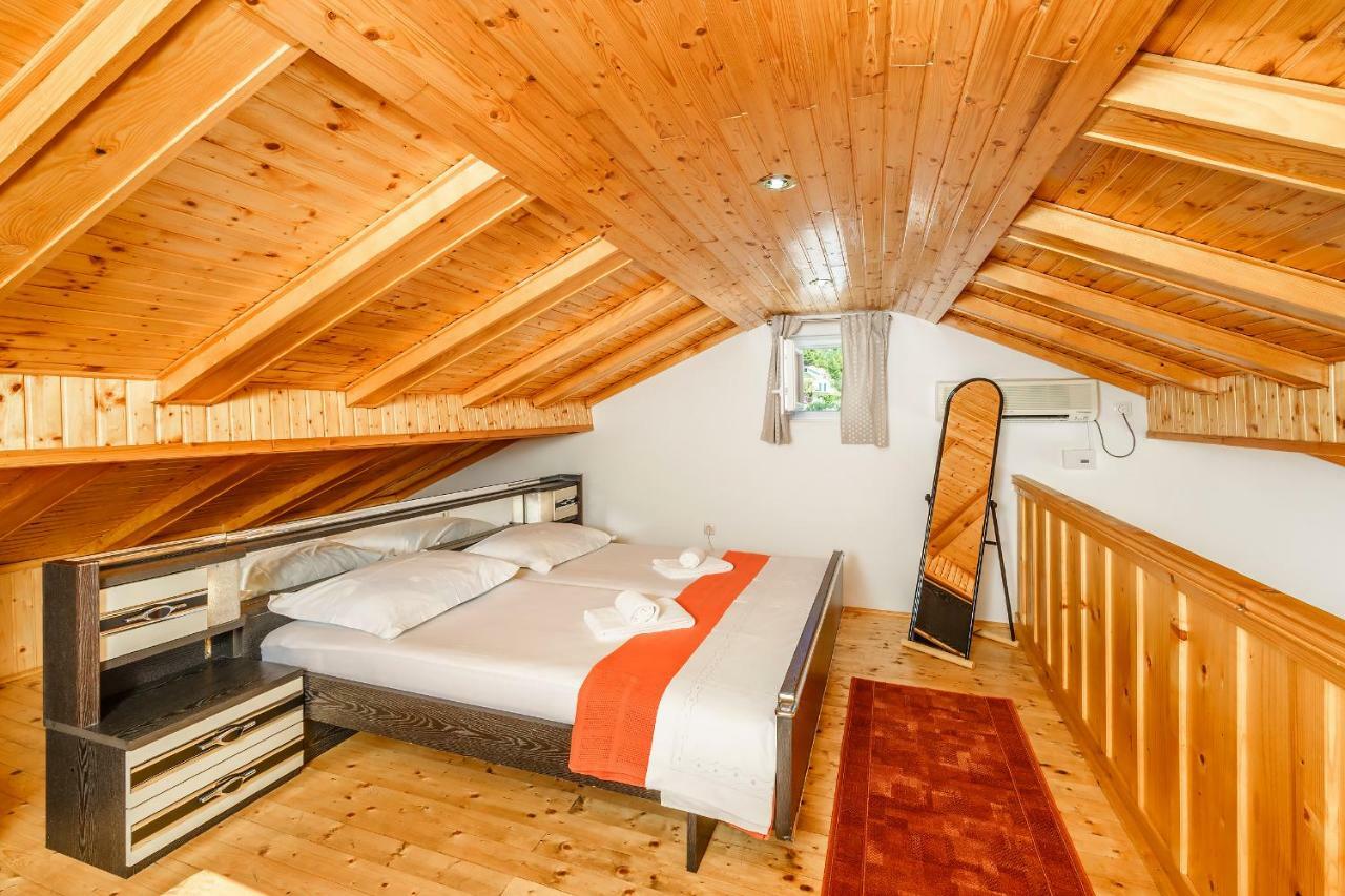 Apartmani Amila-ピサック エクステリア 写真
